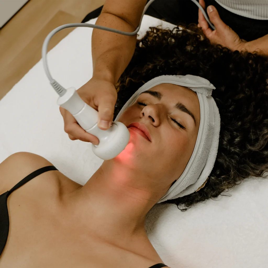 Soin anti-age relachement cutané à Muret