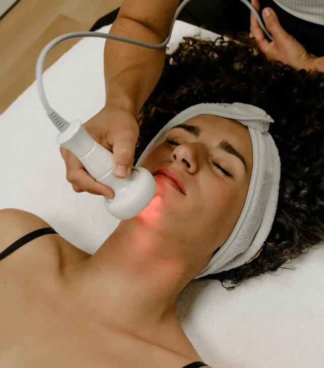 Soin anti-age relachement cutané à Muret